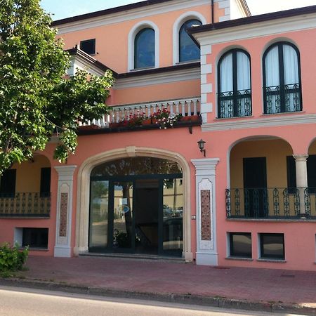Residence Marina Palace Orosei Bagian luar foto