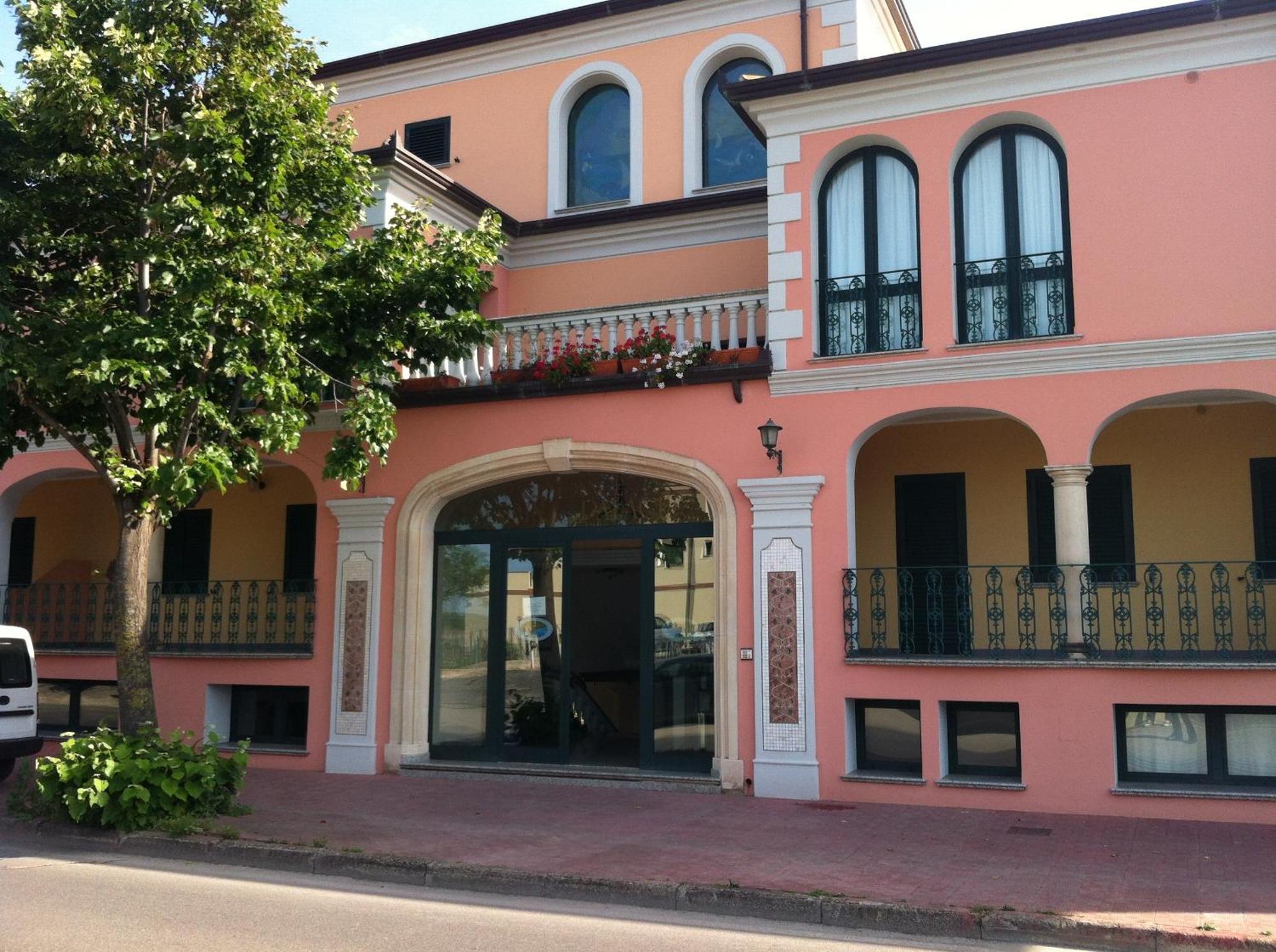 Residence Marina Palace Orosei Bagian luar foto