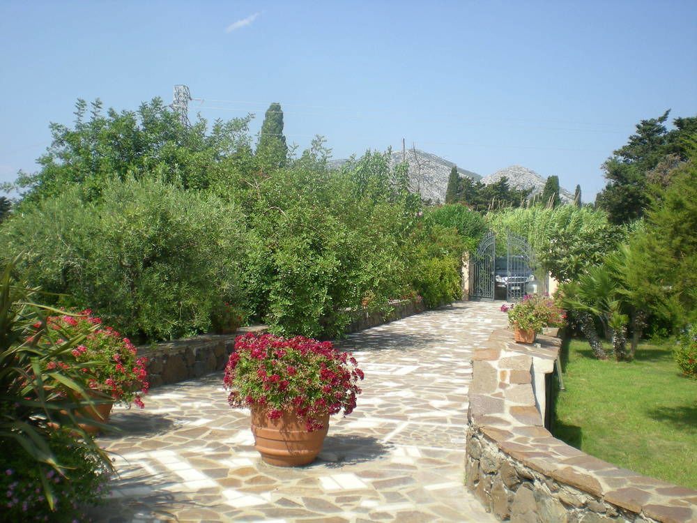 Residence Marina Palace Orosei Bagian luar foto